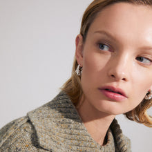 Lade das Bild in den Galerie-Viewer, PILGRIM Creolen ACT, in Silber