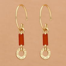 Lade das Bild in den Galerie-Viewer, MUJA JUMA Ohrringe Aubrita, Red Agate, in Gold