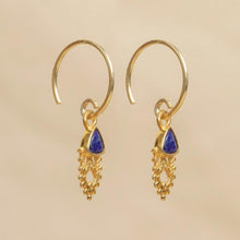 Lade das Bild in den Galerie-Viewer, MUJA JUMA Ohrringe AKHA, Lapislazuli, in Gold