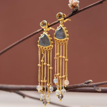 Lade das Bild in den Galerie-Viewer, MUJA JUMA Ohrstecker Ticuna, Labradorit & Rauchquarz, in Gold