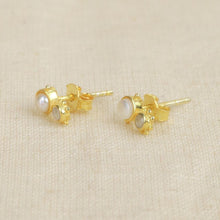 Lade das Bild in den Galerie-Viewer, MUJA JUMA Ohrstecker Guarani Pearl, in Gold