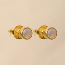 Lade das Bild in den Galerie-Viewer, MUJA JUMA Ohrstecker Guarani, Perle, in Gold