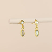 Lade das Bild in den Galerie-Viewer, MUJA JUMA Ohrstecker Fornax, Labradorit, in Gold