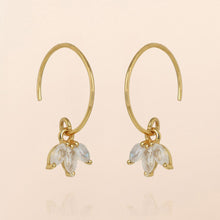 Lade das Bild in den Galerie-Viewer, MUJA JUMA Ohrringe Triton, Mondstein, in Gold (Kopie)