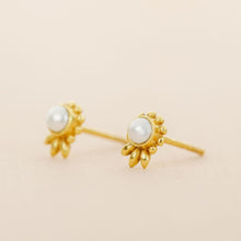 Lade das Bild in den Galerie-Viewer, MUJA JUMA Ohrstecker CRUX, in Gold