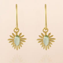Lade das Bild in den Galerie-Viewer, MUJA JUMA Ohrringe EMBLA,Peridot, in Gold