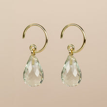 Lade das Bild in den Galerie-Viewer, MUJA JUMA Ohrringe Baeus, Grüner Amethyst, in Gold