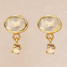 Lade das Bild in den Galerie-Viewer, MUJA JUMA Ohrstecker Mondstein, in Gold