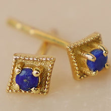 Lade das Bild in den Galerie-Viewer, MUJA JUMA Ohrstecker, Lapislazuli, in Gold
