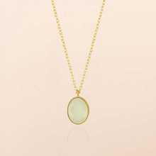 Lade das Bild in den Galerie-Viewer, MUJA JUMA Halskette Andromeda, grüner Chalchedon, in Gold