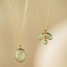 Lade das Bild in den Galerie-Viewer, MUJA JUMA Halskette Andromeda, grüner Chalchedon, in Gold