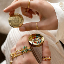 Lade das Bild in den Galerie-Viewer, MUJA JUMA Ring ELASTIC, Weinrot, in Gold