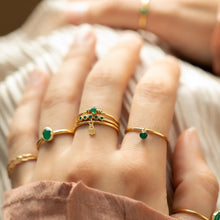 Lade das Bild in den Galerie-Viewer, MUJA JUMA Ring NERISSA, Grün, in Gold