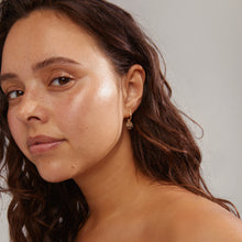 Lade das Bild in den Galerie-Viewer, PILGRIM Ohrringe IBEN Lebensbaum-Creolen, in Gold