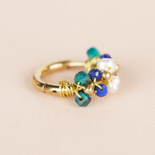 Lade das Bild in den Galerie-Viewer, MUJA JUMA Ohrringe CREOLE Lapis Lasuli, in Gold