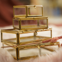 Lade das Bild in den Galerie-Viewer, MUJA JUMA Ohrstecker Mondstein, in Gold