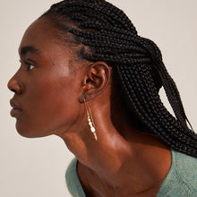 Lade das Bild in den Galerie-Viewer, PILGRIM Ohrringe ENERGETIC, in Gold