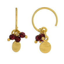 Lade das Bild in den Galerie-Viewer, MUJA JUMA Ohrringe THREE PEARL, Granat, in Gold