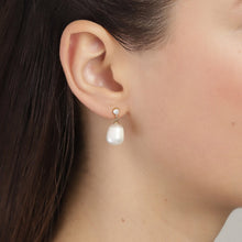 Lade das Bild in den Galerie-Viewer, PILGRIM Ohrringe URD Pearl, in Gold