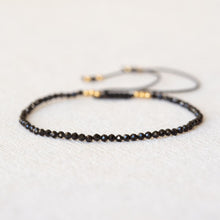 Lade das Bild in den Galerie-Viewer, MUJA JUMA Armband Black Spinal, in Gold