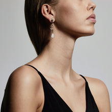 Lade das Bild in den Galerie-Viewer, Pilgrim Ohrringe INTUITION Rosenquarz, in Gold
