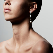 Lade das Bild in den Galerie-Viewer, PILGRIM Ohrringe COLOMBA, in Silber