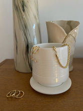 Lade das Bild in den Galerie-Viewer, PILGRIM Ohrringe CHERISHED, in Gold