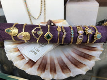 Lade das Bild in den Galerie-Viewer, MUJA JUMA Ring DROP WITH DOTS, in Gold, Gr. 56