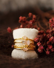 Lade das Bild in den Galerie-Viewer, MUJA JUMA Ring Mondstein & Labradorit, in Gold, Gr. 56
