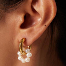 Lade das Bild in den Galerie-Viewer, GLAM & GLORY Ohrringe Creolen Lali Pearl Hoop, in Gold