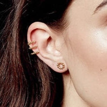 Lade das Bild in den Galerie-Viewer, GLAM & GLORY Ohrstecker Raelyn Flower