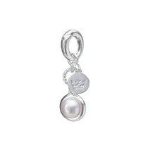 Lade das Bild in den Galerie-Viewer, SENCE Copenhagen Anhänger Charm PEARL WHITE, in Silber