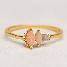 Lade das Bild in den Galerie-Viewer, MUJA JUMA Ring Mondstein & Labradorit, in Gold, Gr. 56