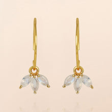 Lade das Bild in den Galerie-Viewer, MUJA JUMA Ohrringe Triton, Mondstein, in Gold (Kopie)
