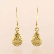 Lade das Bild in den Galerie-Viewer, MUJA JUMA Ohrringe CHARON, in Gold

