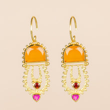 Lade das Bild in den Galerie-Viewer, MUJA JUMA Ohrringe BELDI, Red Agate, in Gold
