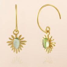 Lade das Bild in den Galerie-Viewer, MUJA JUMA Ohrringe EMBLA,Peridot, in Gold
