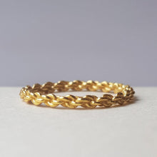 Lade das Bild in den Galerie-Viewer, MUJA JUMA Ring Braided Band, in Gold
