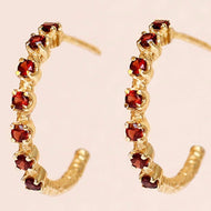 MUJA JUMA Ohrringe CREOLE GARNET, in Gold