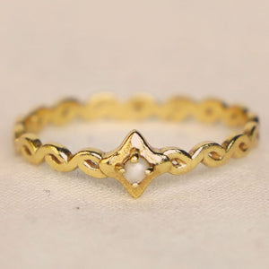 MUJA JUMA Ring Pearl Star Quatro, in Gold
