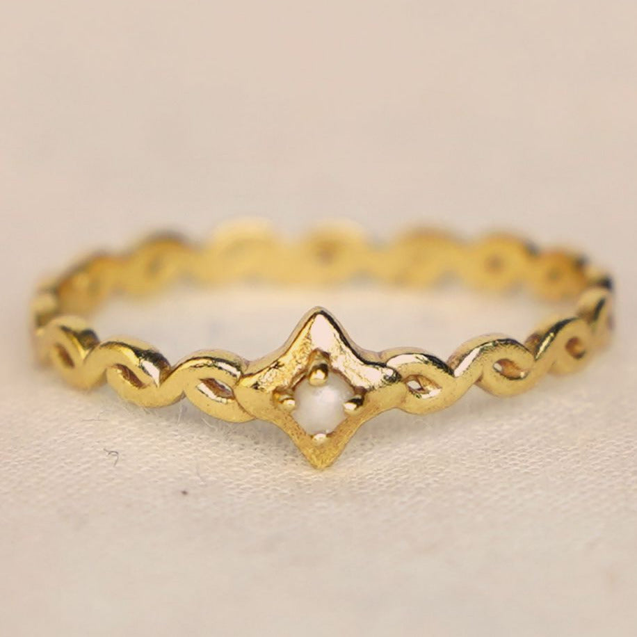MUJA JUMA Ring Pearl Star Quatro, in Gold
